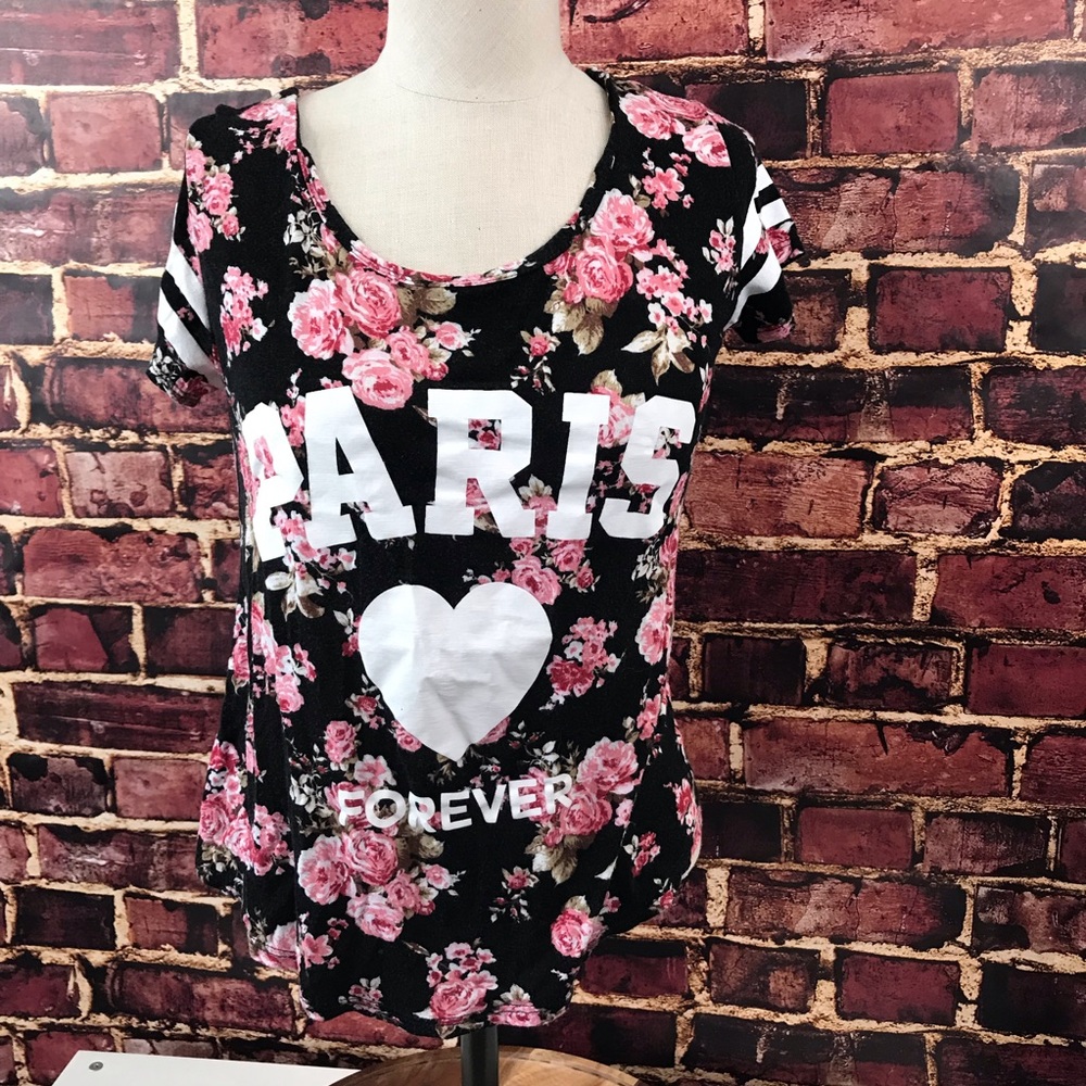 Free Kisses Women’s Size Medium t-Shirt Floral Top
